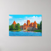 Schönes mittelalterliches Schloss am Blue Lake Leinwanddruck (Vorderseite)