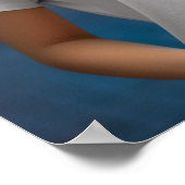 Schönes Modell mit weißem Gildan-T - Shirt Poster (Ecke)