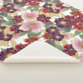 Schönes Muster mit grün-rosa floralen Elementen Sherpadecke (3/4)