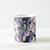 Schönes nahtloses Federmuster mit wilder Blume Kaffeetasse (Mittel)