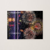 Schönes neues Jahr Feuerwerk durch Brücke in der S Puzzle (Horizontal)