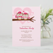 Schönes Owl Couple Valentinstag Celebration Einladung (Stehend Vorderseite)