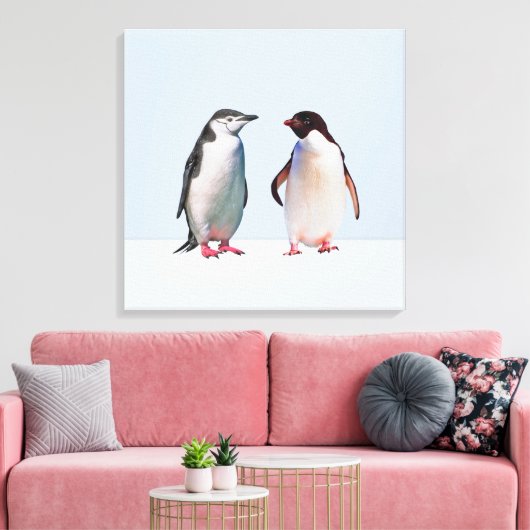 Schönes Penguin Couple auf Light Periwinkle Blue Leinwanddruck (Insitu (Wohnzimmer))