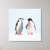 Schönes Penguin Couple auf Light Periwinkle Blue Leinwanddruck (Vorderseite)