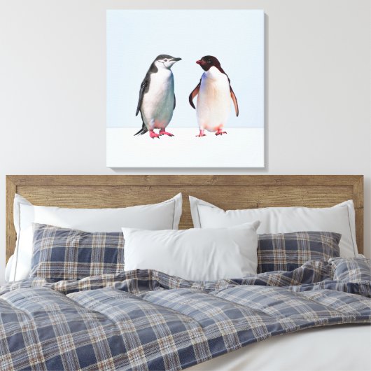 Schönes Penguin Couple auf Light Periwinkle Blue Leinwanddruck (Insitu (Schlafzimmer))