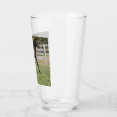 Schönes Pferd auf dem Feld Glas (Links)