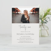 Schönes Pferd Modernes Script Foto 21. Geburtstag Einladung (Stehend Vorderseite)