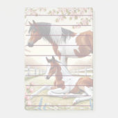 Schönes Pferd und Foal im blühenden Obstgarten Post-it Klebezettel (Vorderseite)