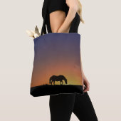 Schönes Pferd und Sonnenaufgang Tote Tasche (Von Nahem)