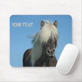 Schönes Pferd unter dem blauen Himmel Mousepad (Mit Mouse)