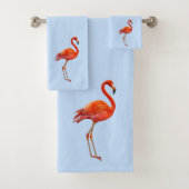 Schönes rosa Flamingo auf Light Blue Badhandtuch Set (Insitu)