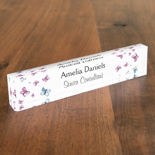 Schönes rosa und blaue Schmetterlingsmonogramm Namensplakette (Seite)