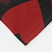 Schönes rotes Herzmuster auf schwarz Fleecedecke (Ecke)