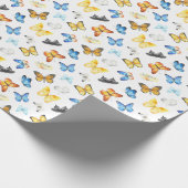 Schönes Schmetterlingsmuster mit dem Namen Geburts Geschenkpapier (Ecke)