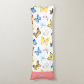Schönes Schmetterlingsmuster mit Name Pink Cotton Seitenschläferkissen (Rückseite (Vertikal))