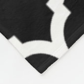 Schönes Schwarz-weißes marokkanisches Quatrefolien Fleecedecke (Ecke)