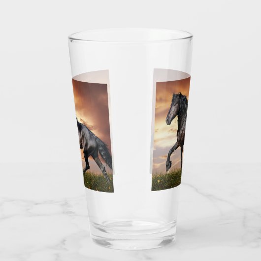 Schönes Schwarzes Pferd Glas (Rechts)