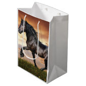 Schönes Schwarzes Pferd Mittlere Geschenktüte (Vorderseite Schrägansicht)