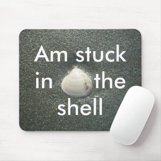 Schönes Seashell im Sand: Ein Salty Souvenir Mousepad (Mit Mouse)