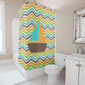 Schönes Segelboot im Nordosten auf Zickzack Streif Duschvorhang (Beispiel)