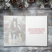 Schönes Shire Draft Horn und Kranz Weihnachten