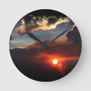 schönes Smokey-Sonnenuntergang-Foto Runde Wanduhr