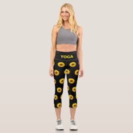Schönes Sonnenblumenmuster & Yoga Text auf schwarz Capri Leggings