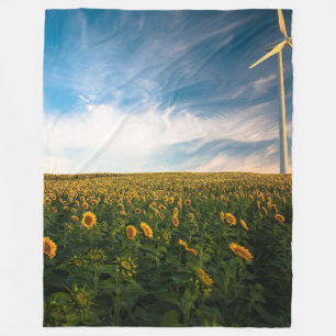 schönes Sonnenfeld mit bewölktem blauen Himmel a Fleecedecke