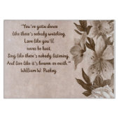 Schönes Sprichwort auf der Tafel mit Blumenglas Schneidebrett (Vorderseite)