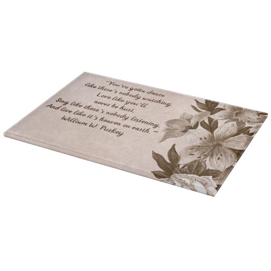 Schönes Sprichwort auf der Tafel mit Blumenglas Schneidebrett (Ecke)