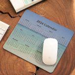 Schönes Strandfoto 2024 Kalender Magnet Mousepad<br><div class="desc">Dieses wunderschöne Strandmäusepad 2024 zeigt ein hübsches Meeresfoto vom Ufer von Destin,  Florida. Dieses Monatskalendarbild mit einem wunderschönen Foto an der Küste ist etwas,  das Ihre Kunden für ihren Büroschreibtisch Liebe haben werden. Die Wochen beginnen mit Sonntag.</div>