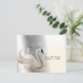 Schönes Swan Silver Elegante Chic Save the Date Ankündigungspostkarte (Stehend Vorderseite)