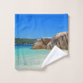 Schönes tropisches Meer mit einem Felsstrand Badhandtuch Set (Waschlappen)