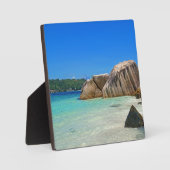 Schönes tropisches Meer mit einem Felsstrand Fotoplatte (Vorderseite)