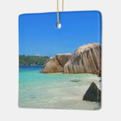 Schönes tropisches Meer mit einem Felsstrand Keramikornament (Links)