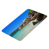 Schönes tropisches Meer mit einem Felsstrand Magnet (Linke Seite)