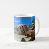 Schönes tropisches Meer mit felsenbedeckter Küste Kaffeetasse (VorderseiteRechts)