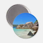 Schönes tropisches Meer mit felsenbedeckter Küste Magnet (Vorderseite/Rückseite)