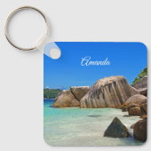 Schönes tropisches Meer mit felsenbedeckter Küste Schlüsselanhänger (Vorderseite)