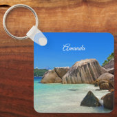 Schönes tropisches Meer mit felsenbedeckter Küste Schlüsselanhänger (Vorderseite)