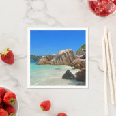 Schönes tropisches Meer mit felsenbedeckter Küste Serviette (Beispiel)