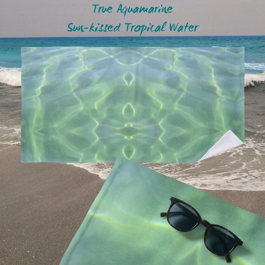 Schönes tropisches Wasser Strandtuch