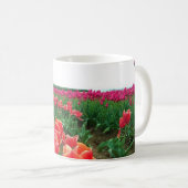 Schönes Tulip-Feld mit Heißluftballons Kaffeetasse (VorderseiteRechts)