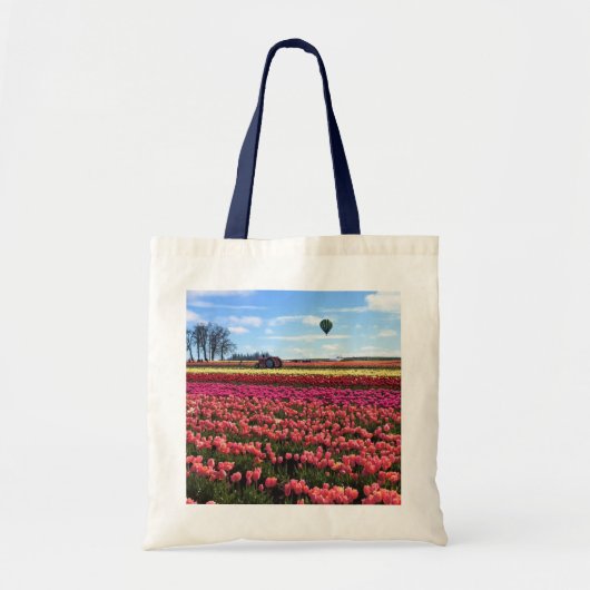 Schönes Tulip Field mit Heißluftballon, Oregon Tragetasche (Vorne)