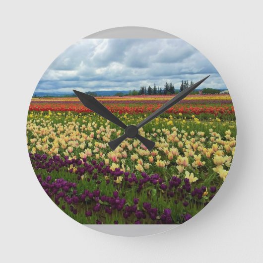 Schönes Tulip Field, Oregon Runde Wanduhr (Vorderseite)