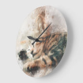 Schönes und niedliches Kätzchen, das eine Wasserfa Große Wanduhr (Winkel)