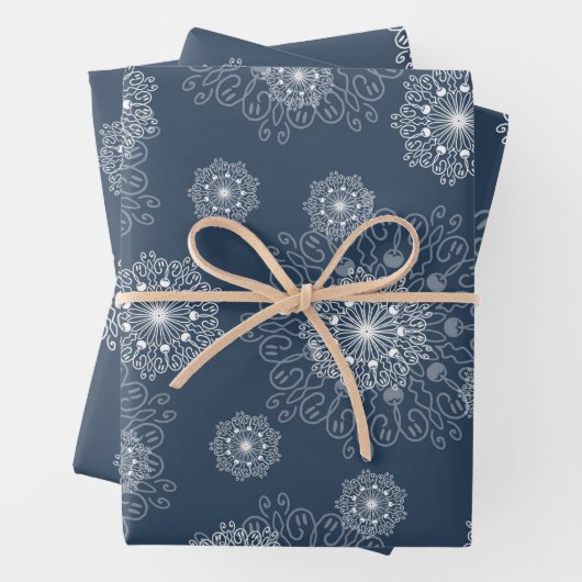 schönes Verpackungspapier mit Schneeflocken im Win Geschenkpapier Set (Beispiel)