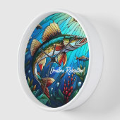 Schönes Walleye Pike am See Uhr (Winkel)