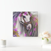 Schönes Weiß und Lila Pferd mit Neonnummern Quadratische Wanduhr (Zuhause)