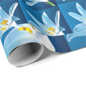 Schönes weißes Lilienmuster Geschenkpapier (Rolleneckpunkt)